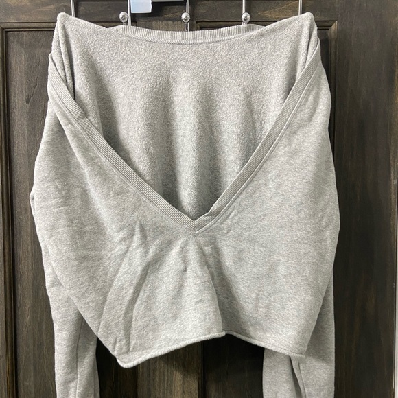 Women’s American Eagle, open back, off the shoulder, long sleeve - Picture 2 of 4